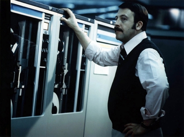Hauptdarsteller Supercomputer ( ZE 4004-45) Welt am Draht von Rainer Werner Fassbinder