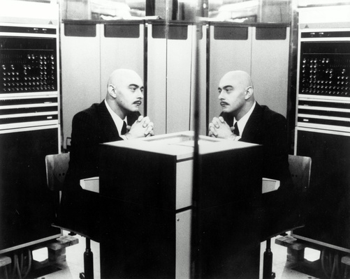 Hauptdarsteller Supercomputer ( ZE 4004-45) Welt am Draht von Rainer Werner Fassbinder