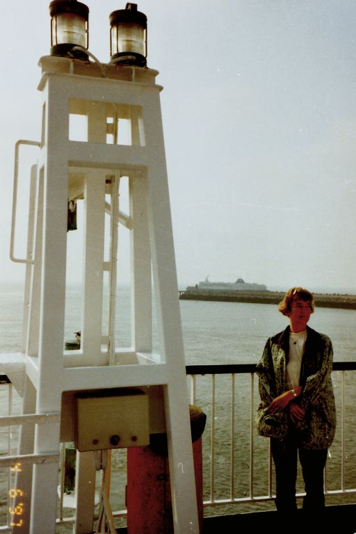 Warten auf die Fähre am Hafen von Calais