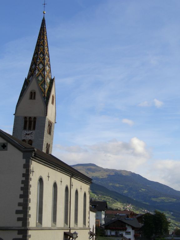 Der schiefe Kirchturm von Babian