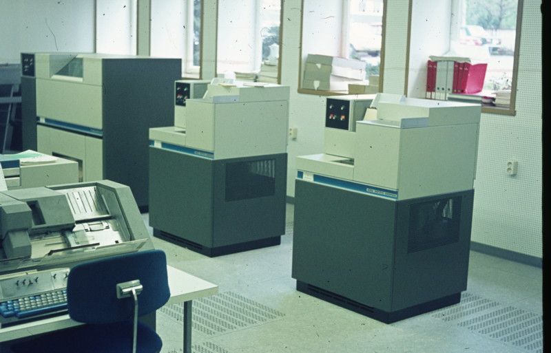 Lochkartenleser 4239 und Stanzer 4238